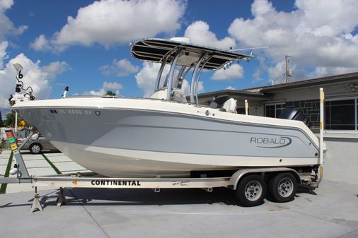 Robalo R222 Explorer image