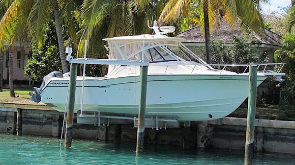 Grady-White 330 Express