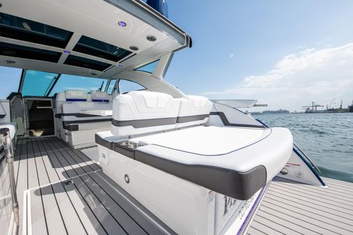 Formula 430 Super Sport Crossover image