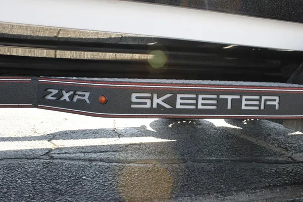 Skeeter ZXR21 image