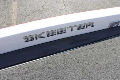 Skeeter ZXR21 image