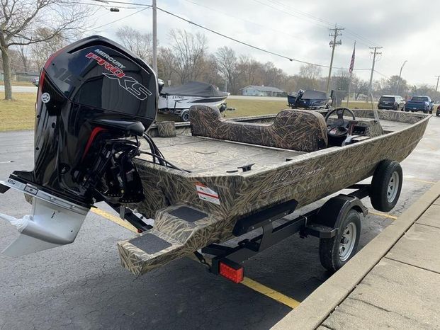 lowe roughneck rod holders