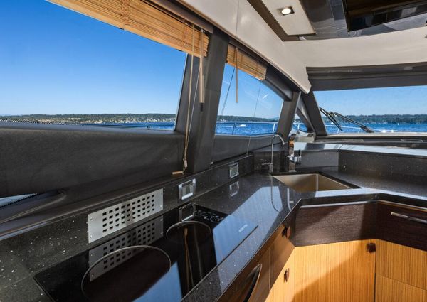 Sea Ray L590 Sport image