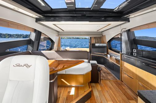 Sea Ray L590 Sport image