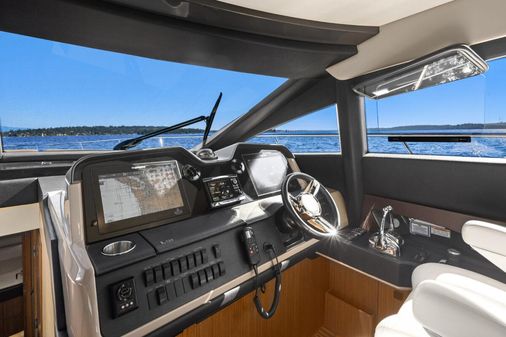 Sea Ray L590 Sport image