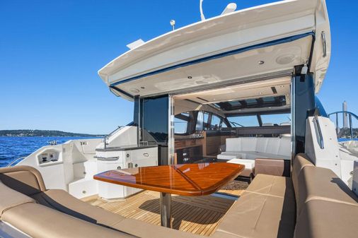 Sea Ray L590 Sport image