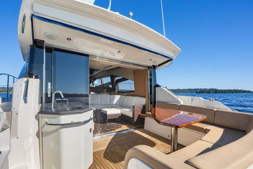 Sea Ray L590 Sport image