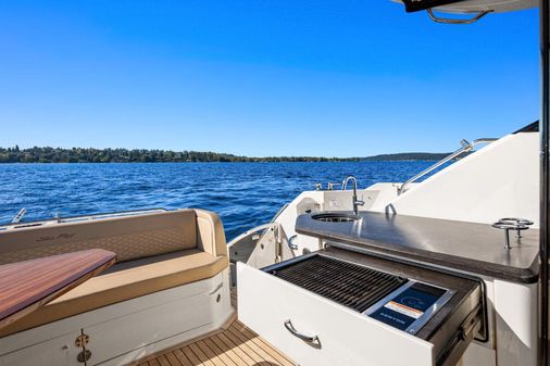 Sea Ray L590 Sport image