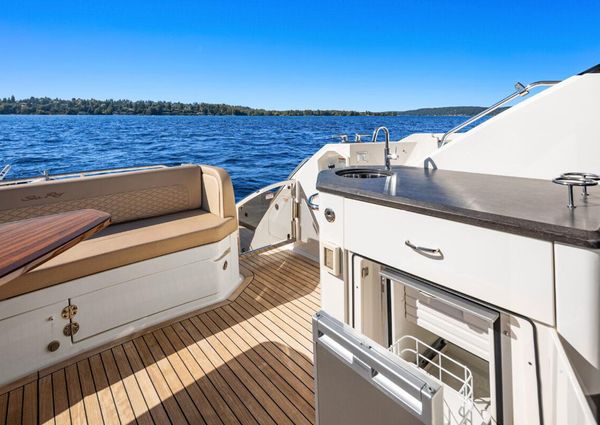 Sea Ray L590 Sport image