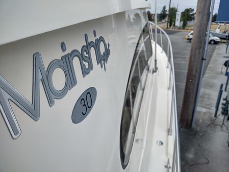 Mainship 30 Pilot II Sedan image