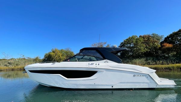 Cruisers Yachts 38 GLS