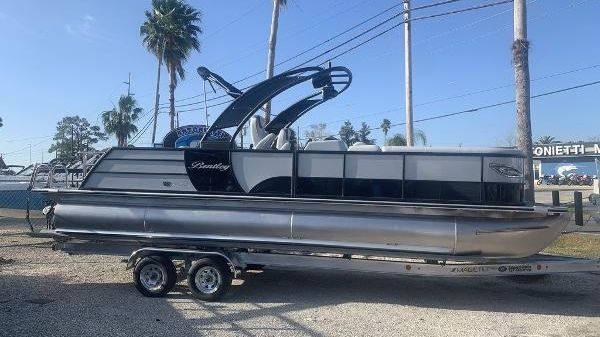 Bentley Pontoons Elite 253 Swingback Dual Captain (XLP3) 