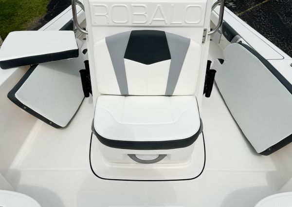 Robalo 226-CAYMAN image