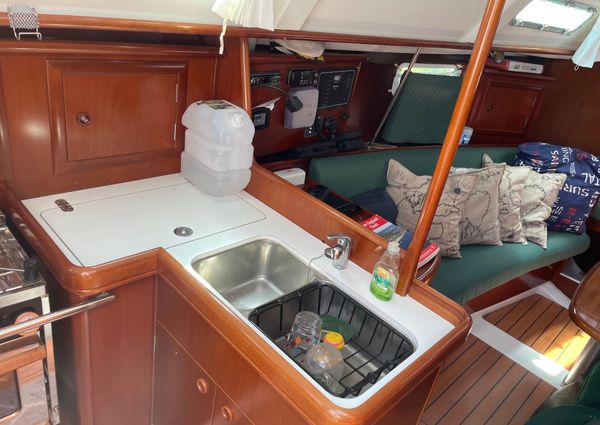 Beneteau 331 image