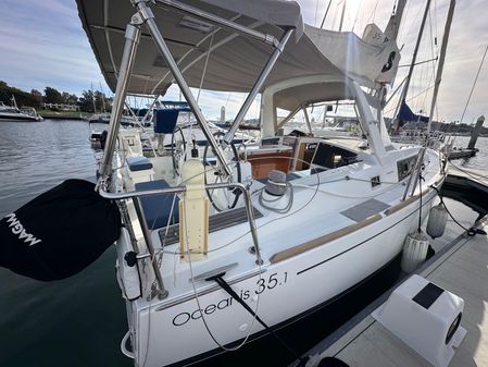 Beneteau Oceanis 35.1 image