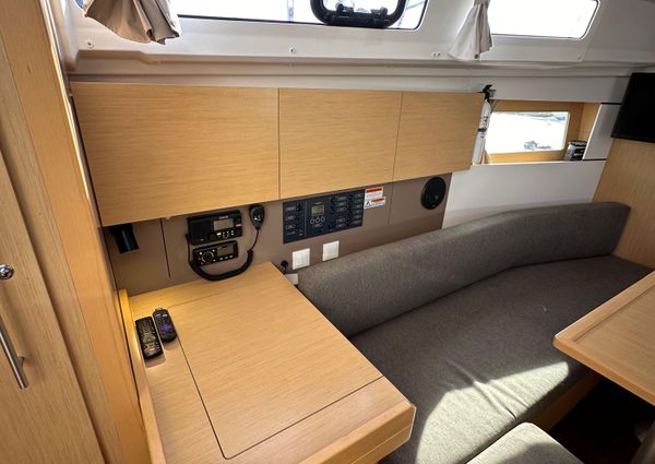 Beneteau Oceanis 35.1 image