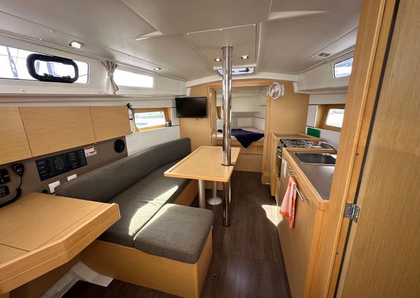 Beneteau Oceanis 35.1 image