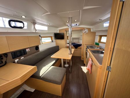 Beneteau Oceanis 35.1 image