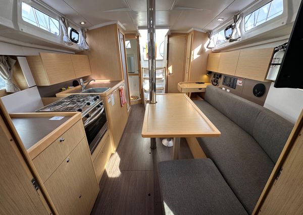 Beneteau Oceanis 35.1 image