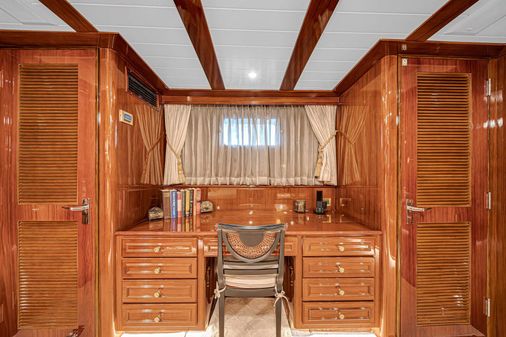Burger Cockpit Motor Yacht image