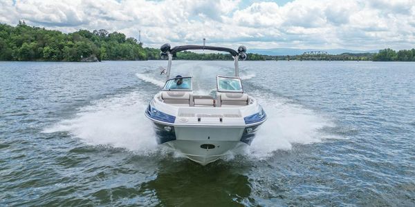 Crownline Eclipse E255 SURF image