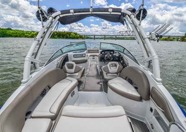 Crownline Eclipse E255 SURF image