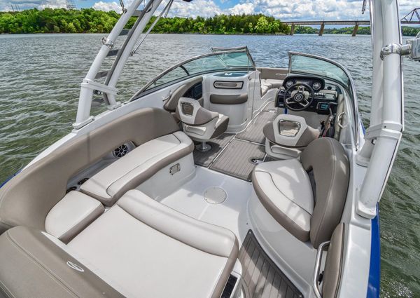 Crownline Eclipse E255 SURF image