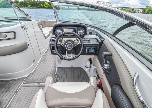 Crownline E255 Surf image