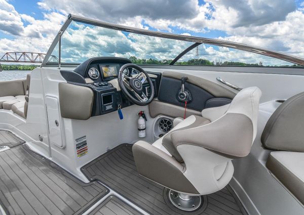 Crownline Eclipse E255 SURF image