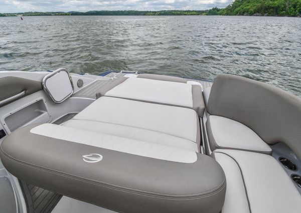 Crownline E255 Surf image