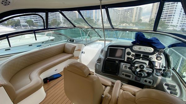 Cruisers Yachts 520 Express 