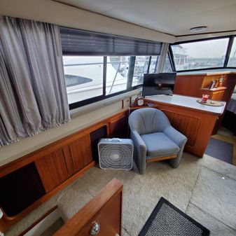 Carver 3807 Aft Cabin image