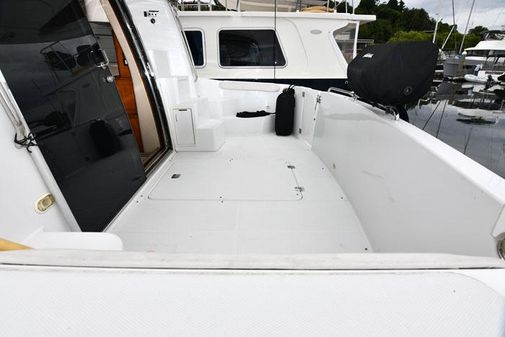 Carver 460 Voyager image