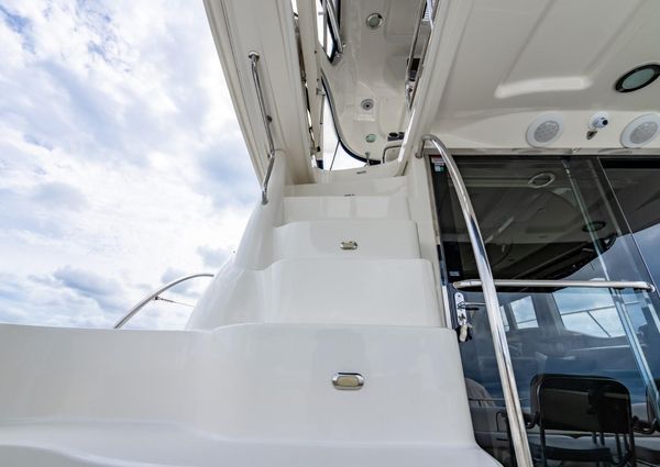 Sea Ray 52 Sedan Bridge image