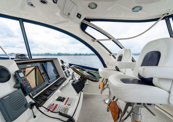 Sea Ray 52 Sedan Bridge image