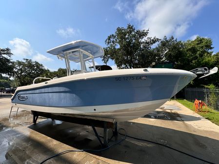 Robalo R242 Explorer image