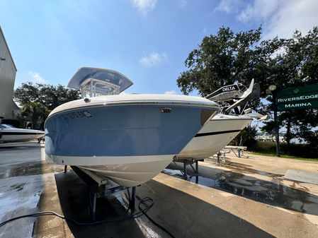 Robalo R242 Explorer image