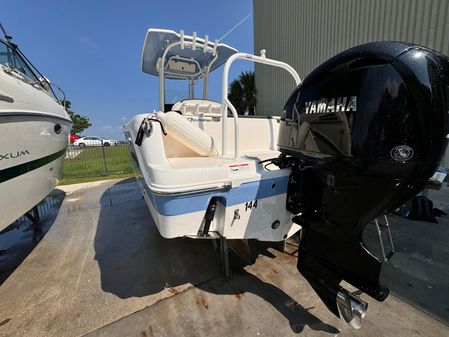 Robalo R242-EXPLORER image