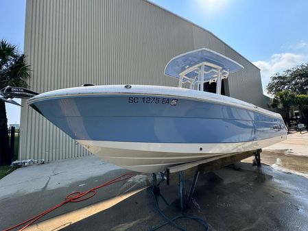 Robalo R242 Explorer image