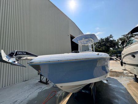 Robalo R242 Explorer image