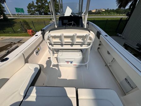 Robalo R242 Explorer image