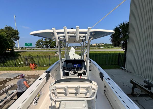 Robalo R242 Explorer image