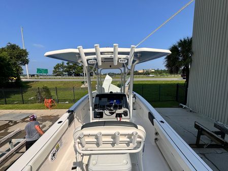 Robalo R242 Explorer image