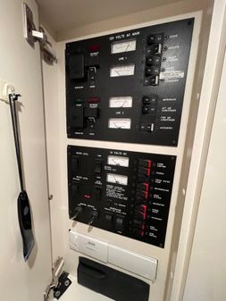 Sea Ray 370 Express Cruiser image