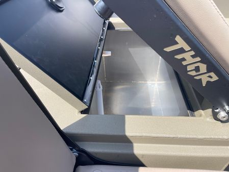 Thor 1900-LAKE-HAMMER-CENTERCONSOLE image