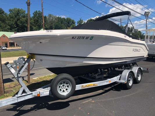 Robalo 207 DC - main image