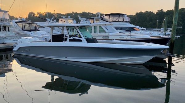 Boston Whaler 380 Outrage