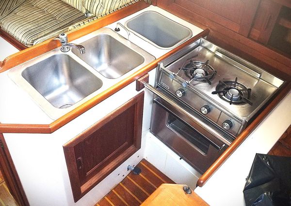 Pacific Seacraft Crealock 37 image