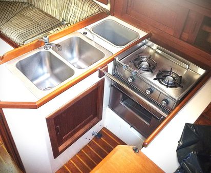 Pacific Seacraft Crealock 37 image