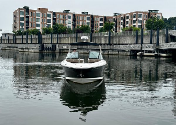 Sea Ray 270 SLX image